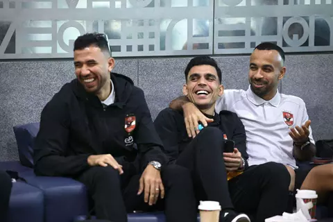 بعثة الأهلي تطير إلى المغرب استعدادًا لمواجهة الجيش الملكي (صور)